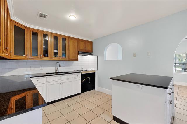 Photo - 409 Dewitt St