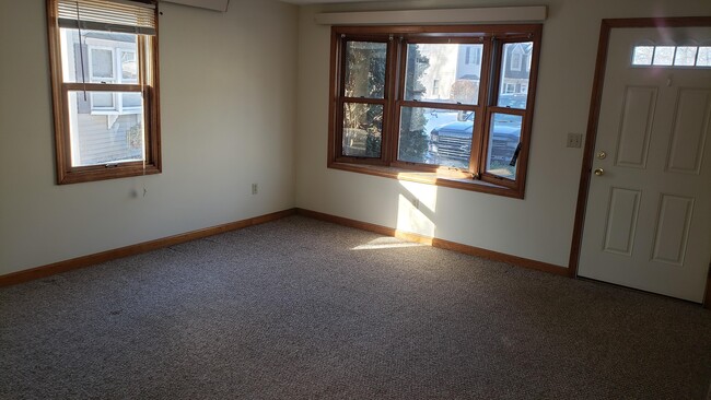 Building Photo - 45 Birch St Unit 2