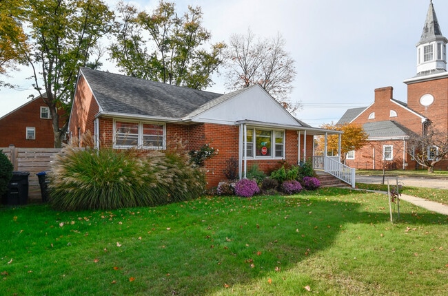 Building Photo - 1514 Stafford Ave