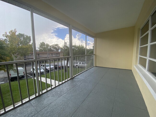 713 Lembo Cir Unidad 4