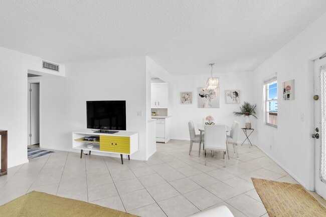 Photo - 2043 Cornwall C Unit 2043