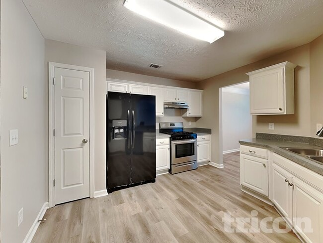 Photo - 201 Sandstone Dr