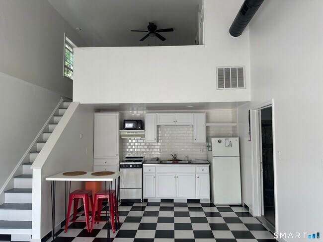 Photo - 379 Derby Ave Unidad 6B