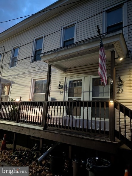 Building Photo - 17 Pine St