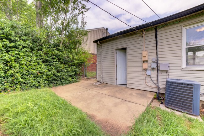 Building Photo - Charming 3 Bedroom 1 Bath near Route 66!