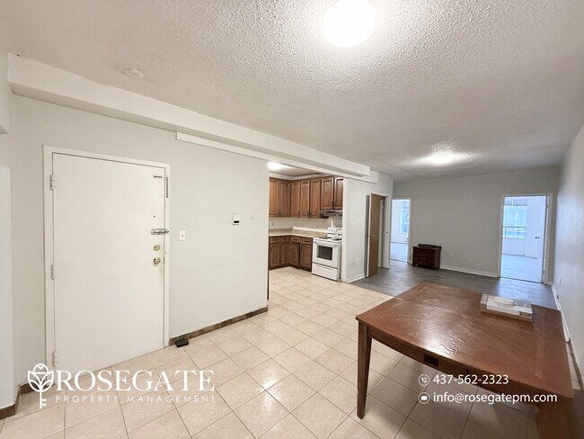 Photo - Spacious 3-Bedroom Apartment with Water & Gas Included in Toronto Unité 203