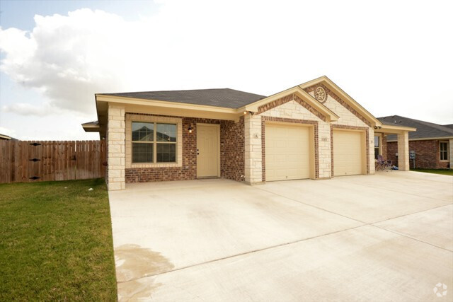 Building Photo - 1301 Vanguard Ln Unit A Rental