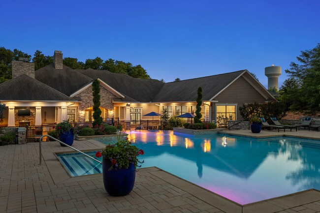 Claiborne Crossing - Resort-Style Infinity Pool - Claiborne Crossing Apartments