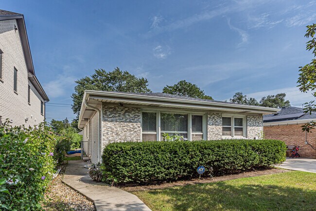 Photo - 534 Lawler Ave