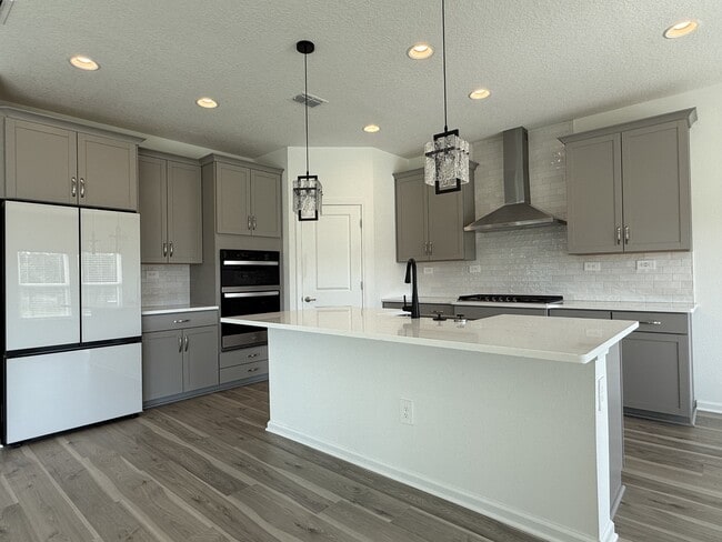 Photo - 104 Charmer Trce