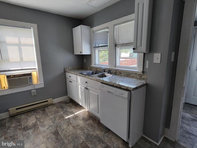 Photo - 105 S George St.