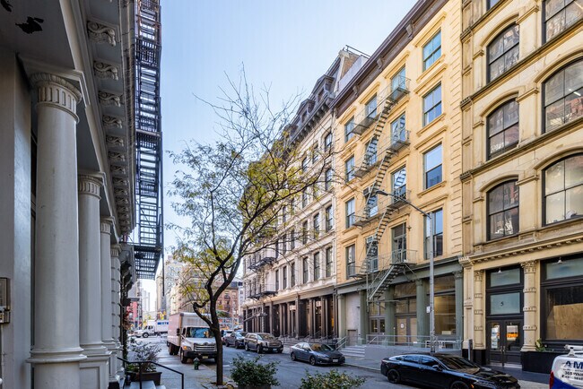 Photo - 13-19 White St