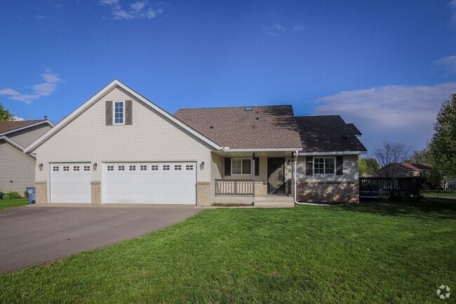 Building Photo - Beautiful newly remodeled home in quiet Sa...
