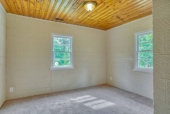 Photo - Charming 2-Bedroom Home for Rent