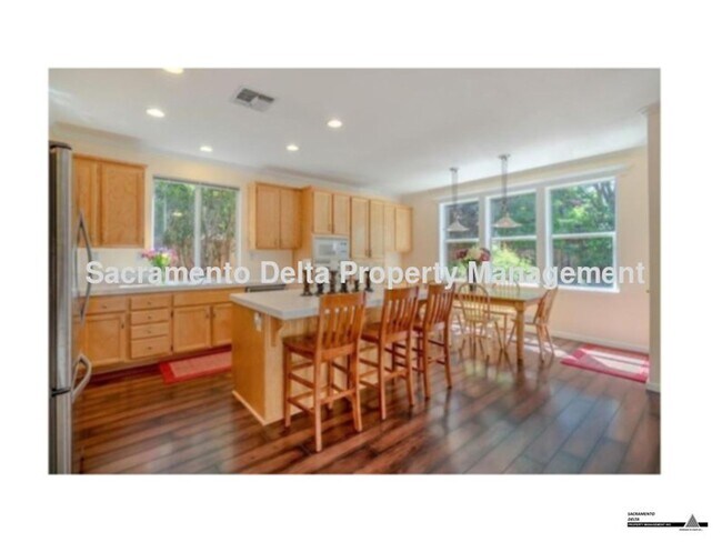 Photo - Gorgeous 4bed/3 full bath 2 story Home in Davis