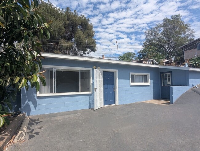 Building Photo - Beautifully renovated 3 bedroom unit in La... Rental