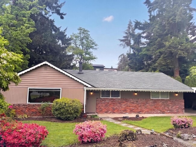 Building Photo - Charming 3-Bedroom Home in Quiet Wedgwood Neighborhood