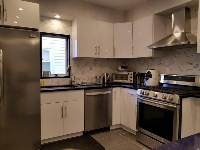 Photo - 1637 W 2nd St