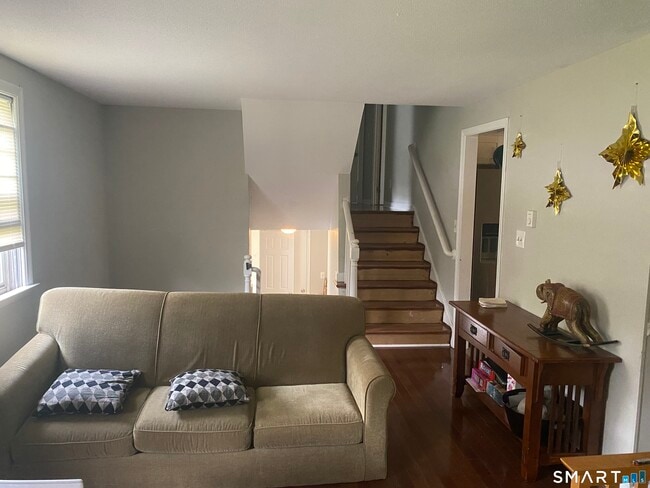 5 Blue Orchard Dr