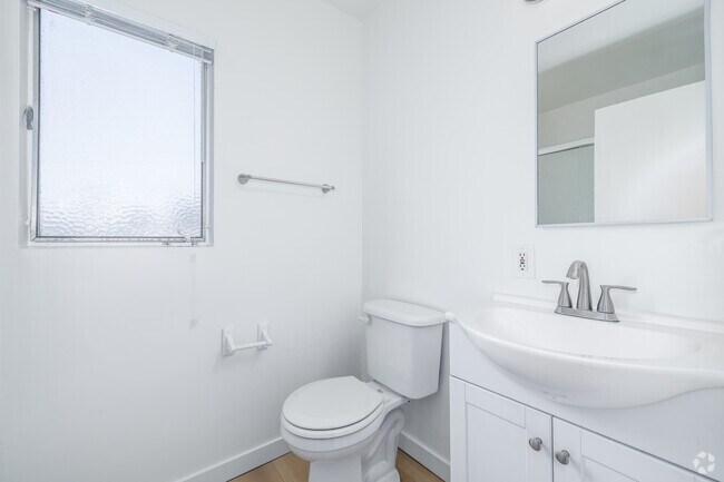 Studio - 700SF - Bathroom