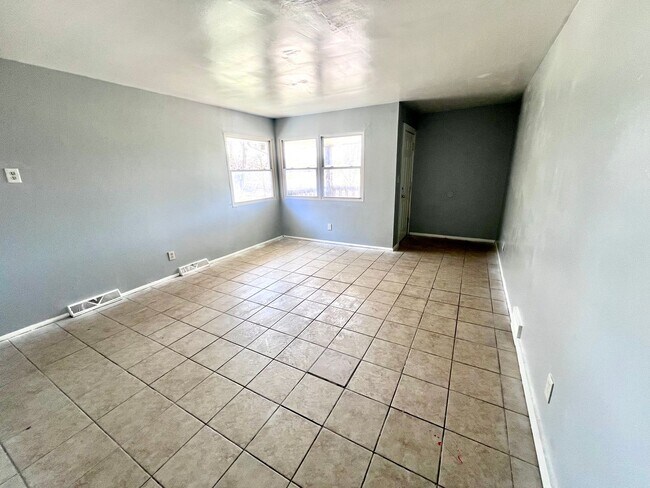 5750 N 65th St Unidad 5750A Upper