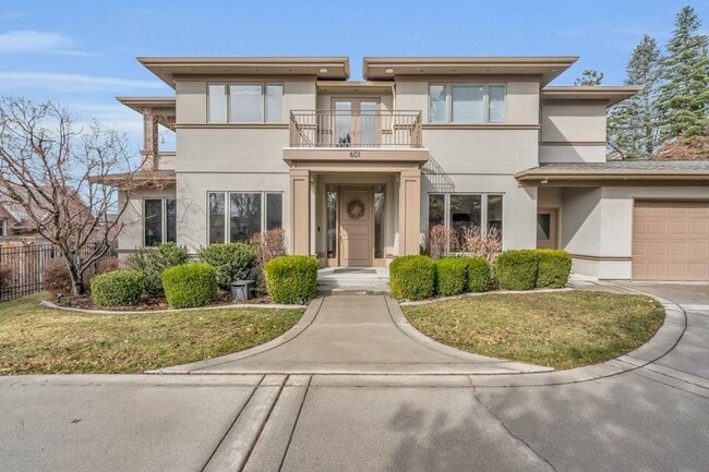 Photo - 601 D St E