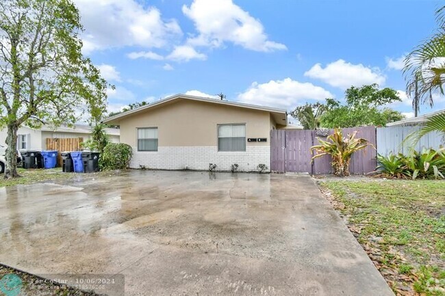 Building Photo - 3632 SW 14th St Unit A Rental