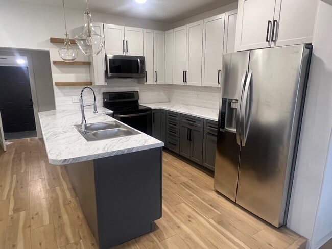 Cocina - 411 S Dakota St