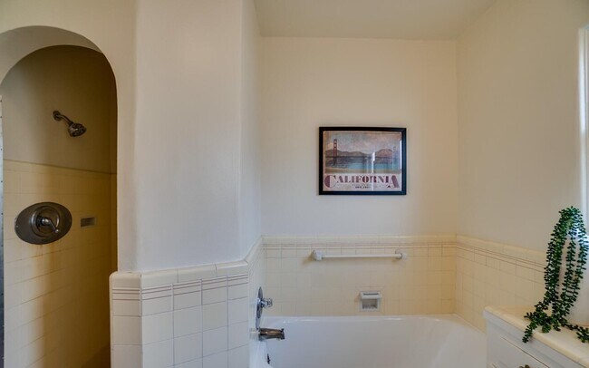 Photo - 329 E Adams Ave