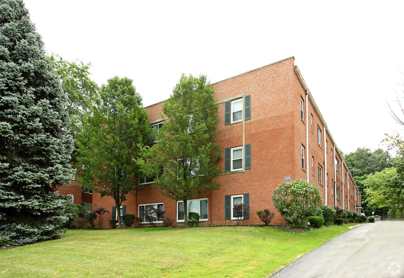 Greenbriar Apartments - Greenbriar Apartments