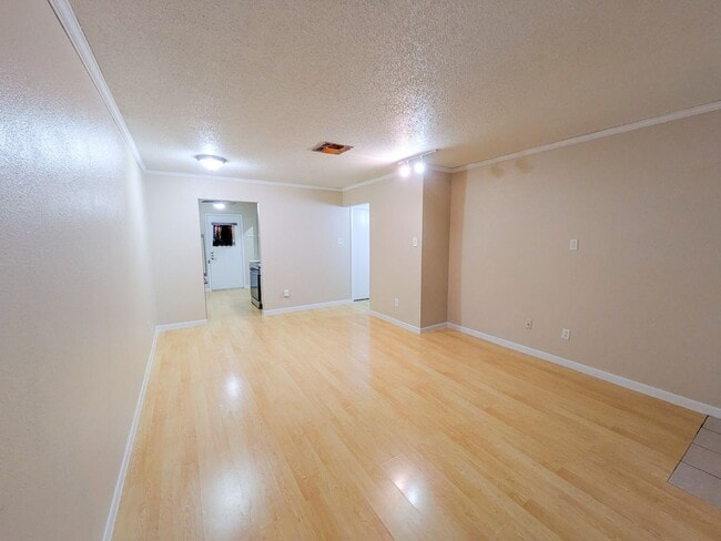 Photo - 6255 Bedford Dr