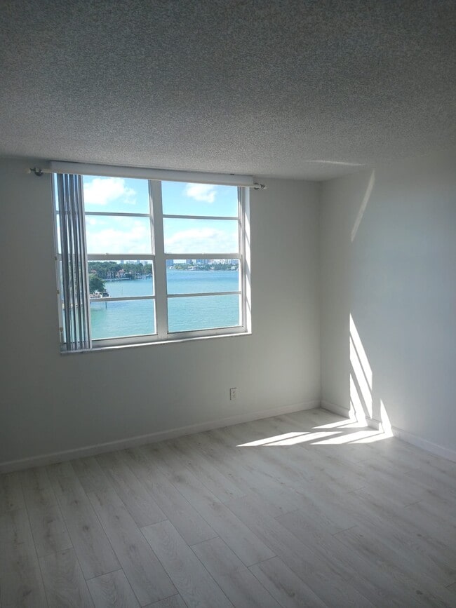 Photo - 6770 Indian Creek Dr