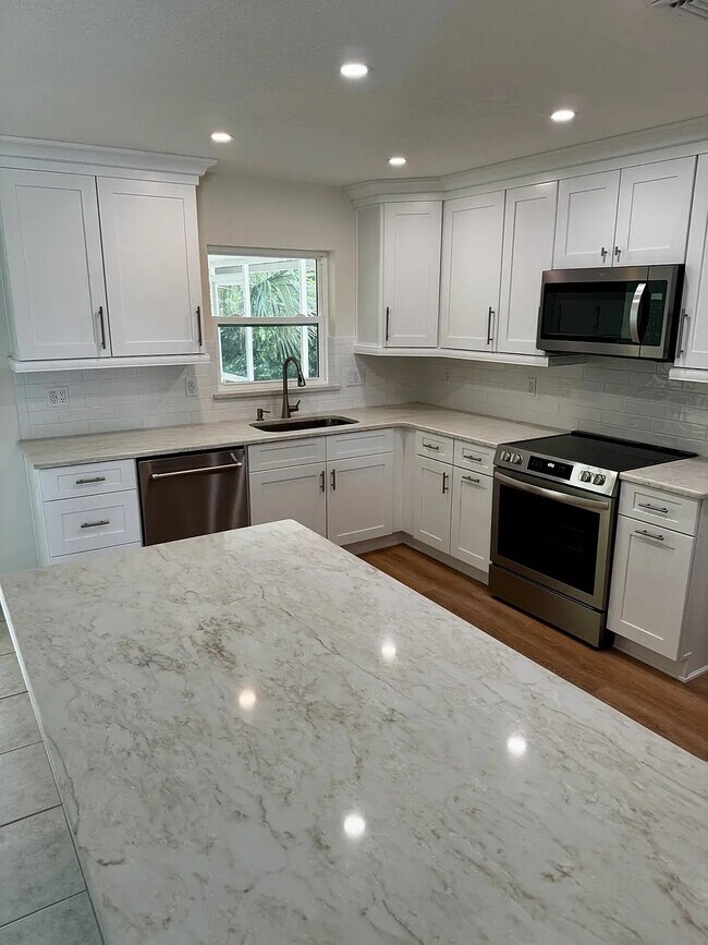 Photo - 2236 Northland Rd