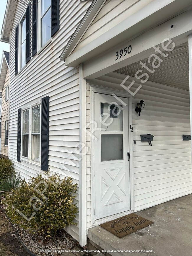 Photo - 3950 Woodhaven Dr Unit Upper