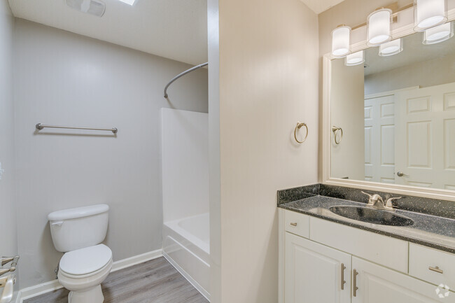 1BR, 1BA - 850SF Bath - Fountain Brook Apartments