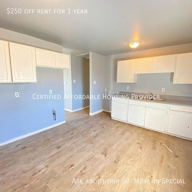 Photo - 3418 E 16th St