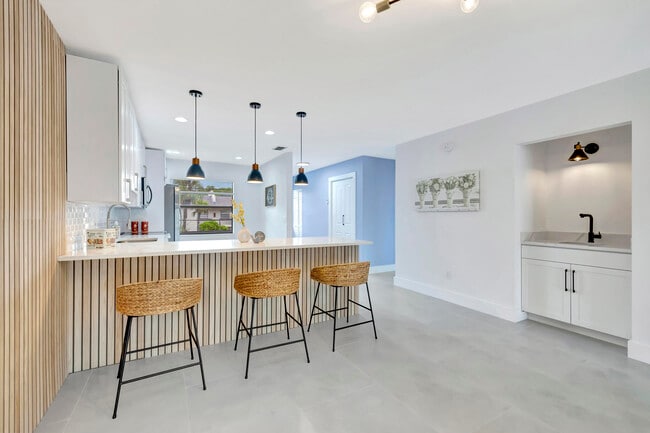 Photo - 7898 Eastlake Dr Unidad 7898 Eastlake Drive 7d