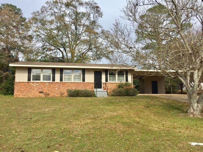 Building Photo - 3/2 very close to Troy U campus