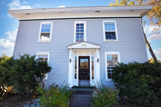 Building Photo - 326 E Savidge St Unit #4