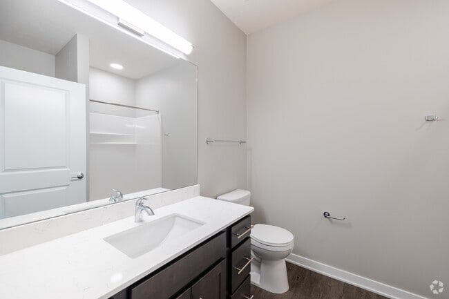 Studio - 709SF - Bathroom - VUE19