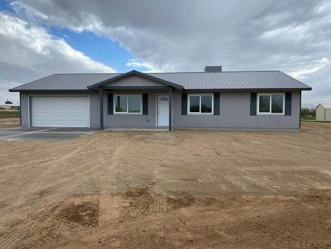 Building Photo - 25043 E Chaplain Ln