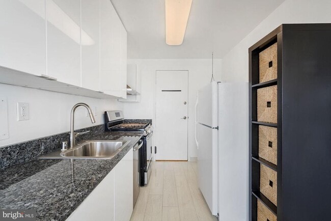 Photo - 10201 Grosvenor Pl Unit 712