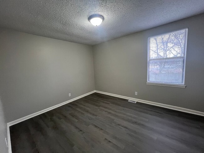 Photo - 226 Greenleaf Cir