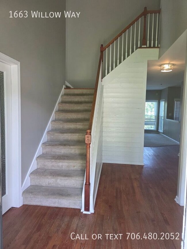 Photo - 1663 Willow Way