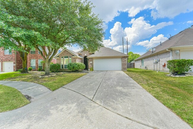 Building Photo - Light and Bright Ready for Immediate Move In! Rental