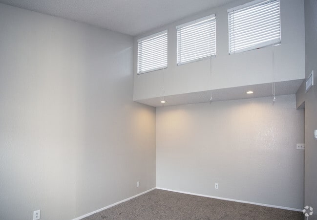 2Bd/1Bath