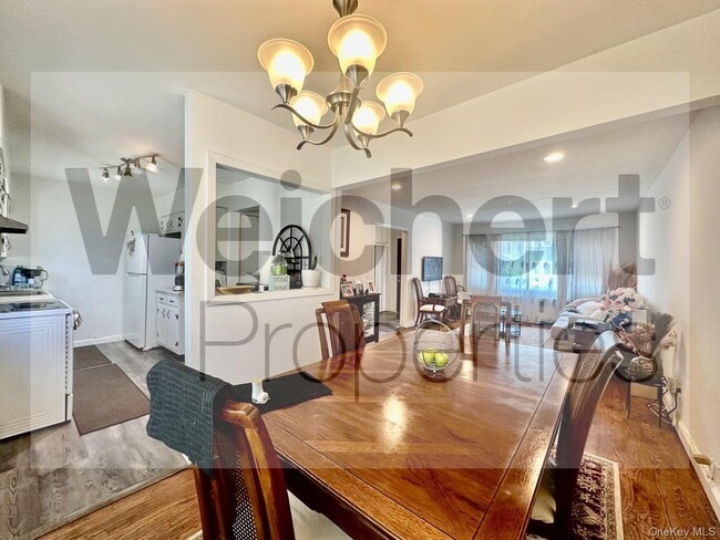 Photo - 211 W 22nd St