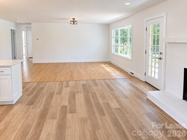 Photo - 7500 Thorncliff Dr
