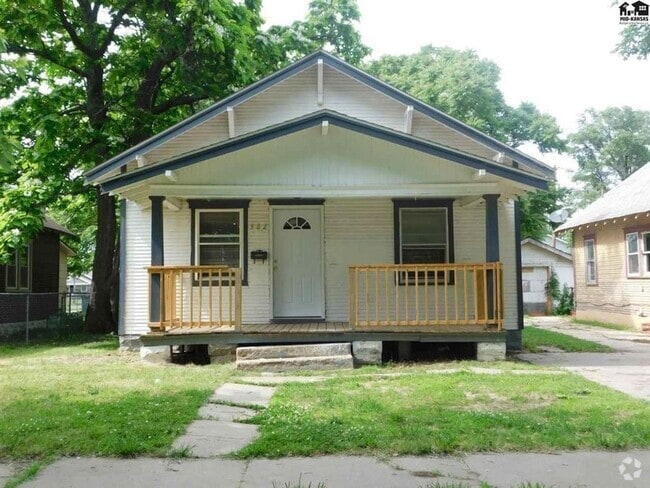 Building Photo - 2 bed, 1 bath with bonus room Rental