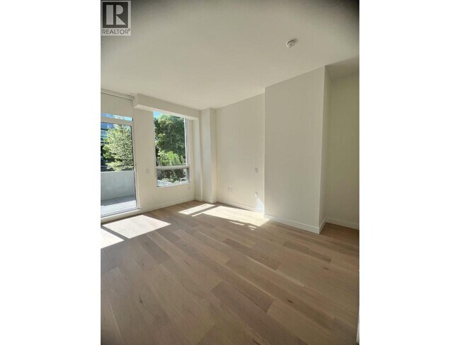 5212 Cambie St. Unit 1xx